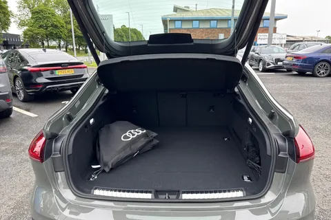  Audi A5 2.0 e-hybrid 25.9kWh Technik Saloon S Tronic quattro Euro 6 (s/s) 5dr Thumbnail #7