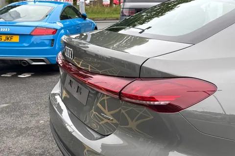  Audi A5 2.0 e-hybrid 25.9kWh Technik Saloon S Tronic quattro Euro 6 (s/s) 5dr Thumbnail #8