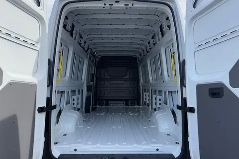 BD25CYF Volkswagen Crafter 2.0 TDI 163PS HDE Commerce Plus High Roof Van Thumbnail #10