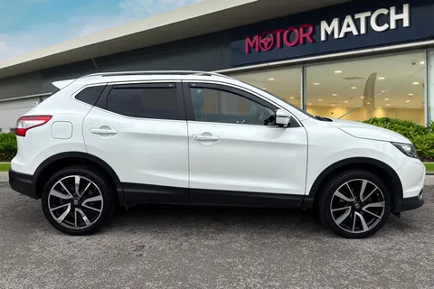 VE16WTM Nissan Qashqai 1.6 dCi Tekna 4WD Euro 6 (s/s) 5dr Thumbnail #4