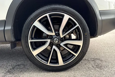 VE16WTM Nissan Qashqai 1.6 dCi Tekna 4WD Euro 6 (s/s) 5dr Thumbnail #11