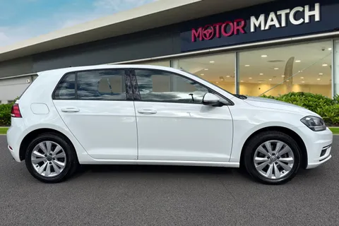 YH17TFF Volkswagen Golf 2.0 TDI BlueMotion Tech SE Nav Euro 6 (s/s) 5dr Thumbnail #4