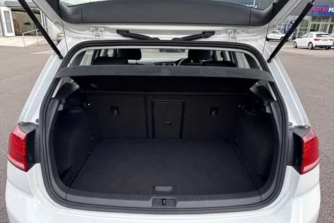 YH17TFF Volkswagen Golf 2.0 TDI BlueMotion Tech SE Nav Euro 6 (s/s) 5dr Thumbnail #7