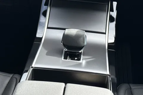 DY25KNU Land Rover Range Rover Evoque 1.5 P270e Dynamic SE 5dr Thumbnail #15