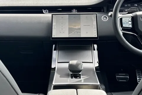 DY25KNU Land Rover Range Rover Evoque 1.5 P270e Dynamic SE 5dr Thumbnail #16