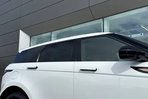 DY25KNU Land Rover Range Rover Evoque 1.5 P270e Dynamic SE 5dr Thumbnail #30