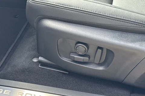 DY25KNU Land Rover Range Rover Evoque 1.5 P270e Dynamic SE 5dr Thumbnail #35