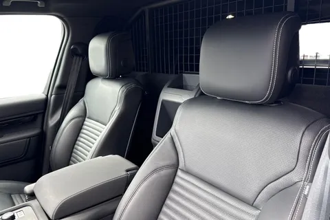 DL25FXX Land Rover Discovery 3.0 D350 SE Commercial Thumbnail #5