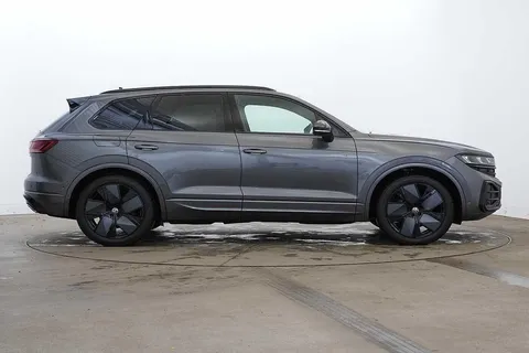 KW74GVX Volkswagen Touareg 3.0 V6 TDI 4Motion 286 Black Edition 5dr Tip Auto Thumbnail #4