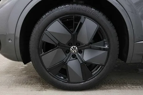 KW74GVX Volkswagen Touareg 3.0 V6 TDI 4Motion 286 Black Edition 5dr Tip Auto Thumbnail #5