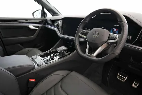 KW74GVX Volkswagen Touareg 3.0 V6 TDI 4Motion 286 Black Edition 5dr Tip Auto Thumbnail #6