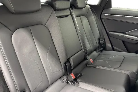 KR74UCA Audi Q3 Black Edition 35 TFSI 150 PS S tronic Thumbnail #9