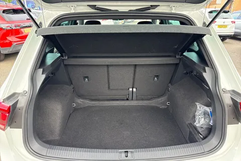 NU23HVO Volkswagen Tiguan 1.5 TSI 150 R-Line DSG | Sports Suspension | Driver Assistance | Heated Sea Thumbnail #7