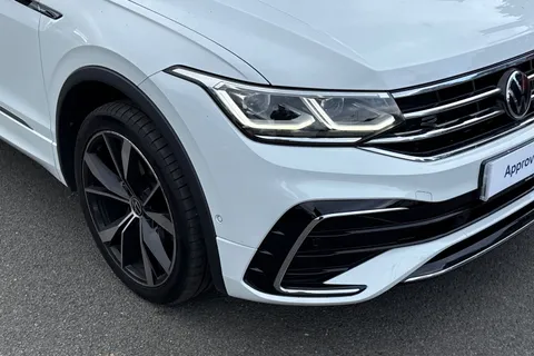 NU23HVO Volkswagen Tiguan 1.5 TSI 150 R-Line DSG | Sports Suspension | Driver Assistance | Heated Sea Thumbnail #9