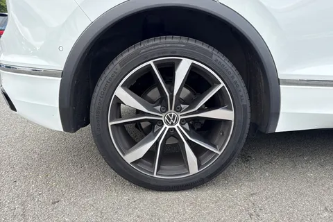 NU23HVO Volkswagen Tiguan 1.5 TSI 150 R-Line DSG | Sports Suspension | Driver Assistance | Heated Sea Thumbnail #11