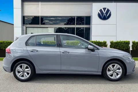 DE72CBV Volkswagen Golf 1.5 TSI (EVO) Life | Navigation system Thumbnail #4