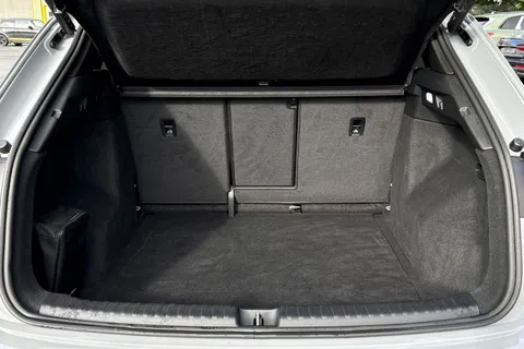 LO74VLX Audi Q4 e-tron 210kW 45 82kWh S Line 5dr Auto [Leather] Thumbnail #7
