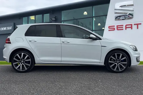 NJ16HSG Volkswagen Golf 1.4 TSI GTE DSG Euro 6 (s/s) 5dr Thumbnail #4