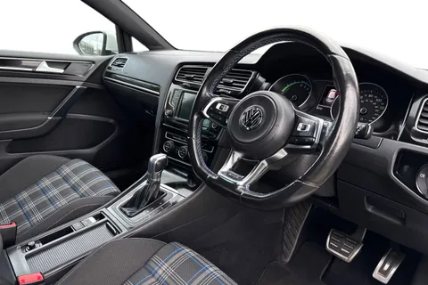 13 of 40 for VOLKSWAGEN GOLF 1.4 TSI GTE 5dr DSG