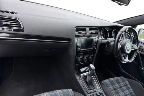 14 of 40 for VOLKSWAGEN GOLF 1.4 TSI GTE 5dr DSG