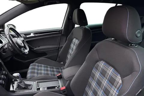 15 of 40 for VOLKSWAGEN GOLF 1.4 TSI GTE 5dr DSG