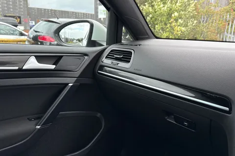 30 of 40 for VOLKSWAGEN GOLF 1.4 TSI GTE 5dr DSG