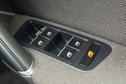 31 of 40 for VOLKSWAGEN GOLF 1.4 TSI GTE 5dr DSG