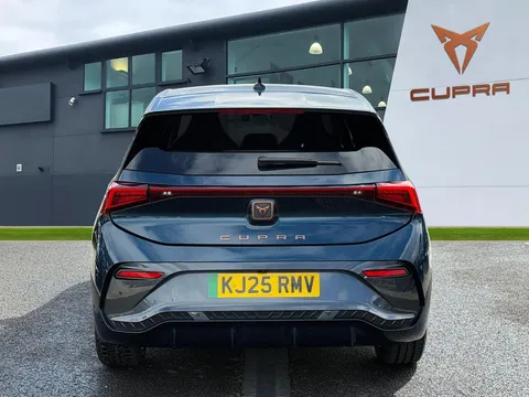 KJ25RMV CUPRA Born 170kW e-Boost V2 59kWh 5dr Auto ** DELIVERY MILEAGE** Thumbnail #5