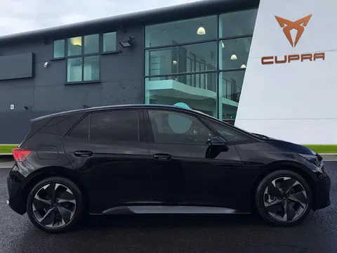KJ25VRF CUPRA Born 170kW e-Boost V2 59kWh 5dr Auto **DELIVERY MILEAGE** Thumbnail #4