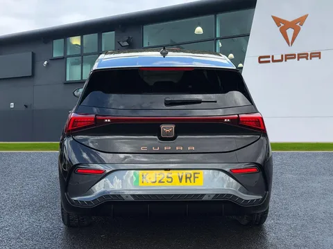 KJ25VRF CUPRA Born 170kW e-Boost V2 59kWh 5dr Auto **DELIVERY MILEAGE** Thumbnail #5