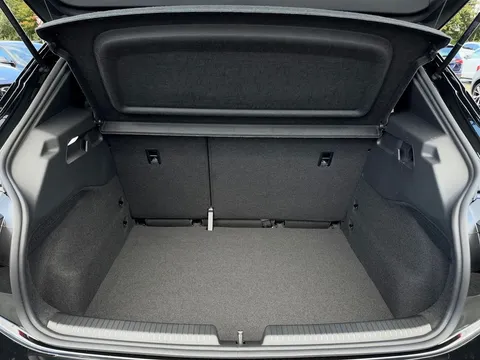 KJ25VRF CUPRA Born 170kW e-Boost V2 59kWh 5dr Auto **DELIVERY MILEAGE** Thumbnail #10