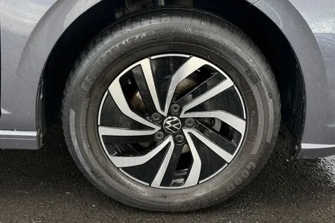 MD23KWH Volkswagen Polo 1.0 Life 5dr **FRONT + REAR PARKING SENSORS** Thumbnail #7