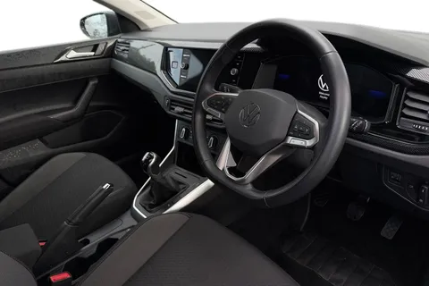 MD23KWH Volkswagen Polo 1.0 Life 5dr **FRONT + REAR PARKING SENSORS** Thumbnail #8