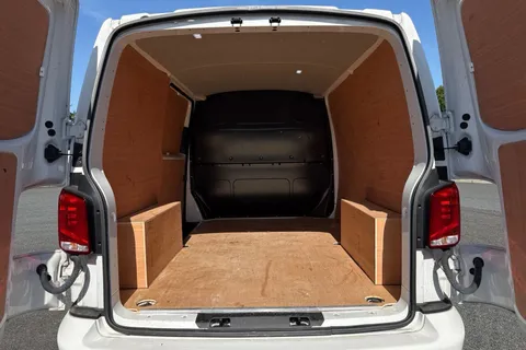 DE24ZGR Volkswagen Transporter 2.0 TDI 110 Highline Van Thumbnail #7