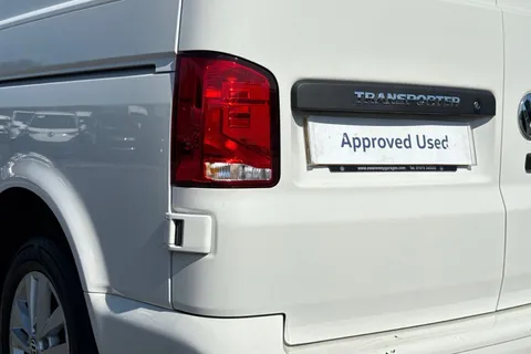 DE24ZGR Volkswagen Transporter 2.0 TDI 110 Highline Van Thumbnail #8