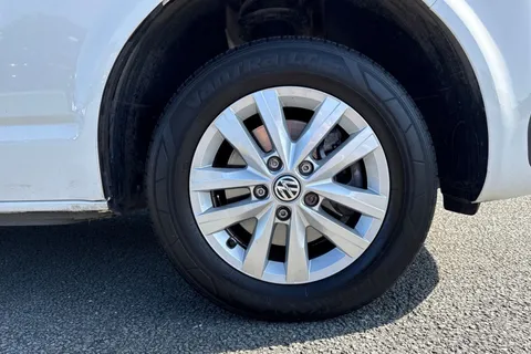 DE24ZGR Volkswagen Transporter 2.0 TDI 110 Highline Van Thumbnail #10