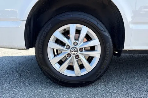 DE24ZGR Volkswagen Transporter 2.0 TDI 110 Highline Van Thumbnail #11