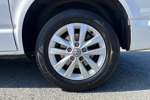 DC24PZG Volkswagen Transporter 2.0 TDI 110 Highline Van Thumbnail #14