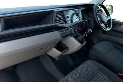 DC24PZG Volkswagen Transporter 2.0 TDI 110 Highline Van Thumbnail #16