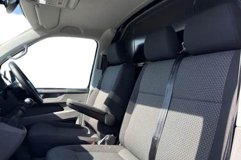 DC24PZG Volkswagen Transporter 2.0 TDI 110 Highline Van Thumbnail #17