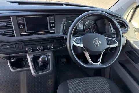 DC24PZG Volkswagen Transporter 2.0 TDI 110 Highline Van Thumbnail #19