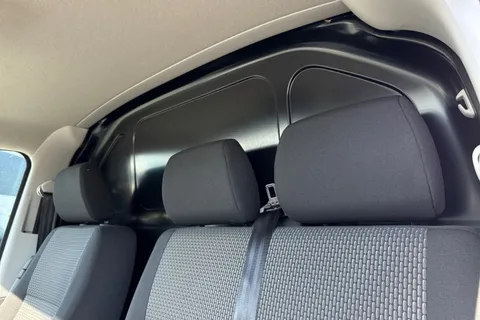 DC24PZG Volkswagen Transporter 2.0 TDI 110 Highline Van Thumbnail #20