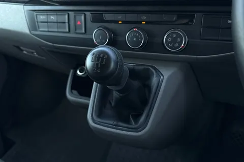 DC24PZG Volkswagen Transporter 2.0 TDI 110 Highline Van Thumbnail #24