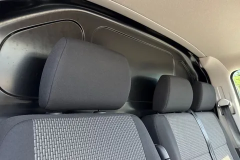 DC24PZG Volkswagen Transporter 2.0 TDI 110 Highline Van Thumbnail #25