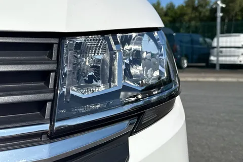 DC24PZG Volkswagen Transporter 2.0 TDI 110 Highline Van Thumbnail #26