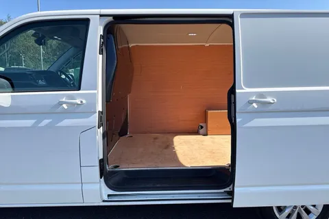 DC24PZG Volkswagen Transporter 2.0 TDI 110 Highline Van Thumbnail #32