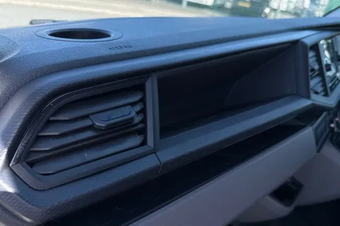 DC24PZG Volkswagen Transporter 2.0 TDI 110 Highline Van Thumbnail #35