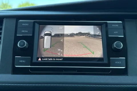 DC24PZG Volkswagen Transporter 2.0 TDI 110 Highline Van Thumbnail #47