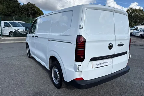 DG25EYM Volkswagen Transporter 2.0 TDI 150 Commerce Plus Van Thumbnail #8