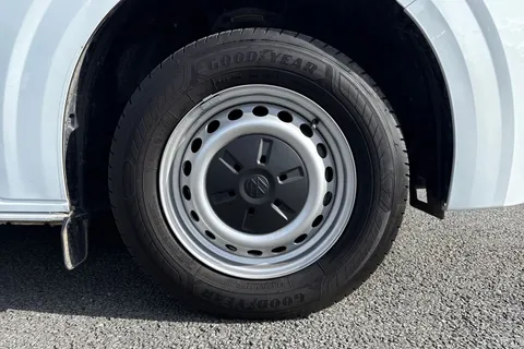 DG25EYK Volkswagen Transporter 2.0 TDI 150 Commerce Plus Van Thumbnail #10